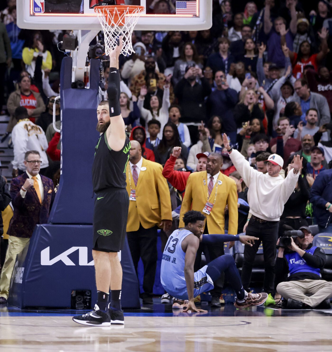 NO.pelicansgrizzlies.122723.345.jpg